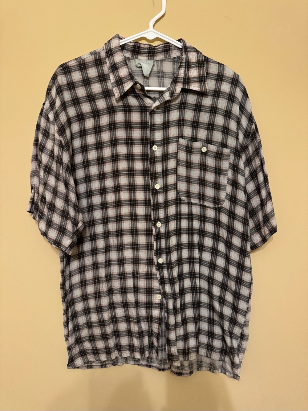 Men's Black & White Plaid Short-Sleeve Button-Up Shirt